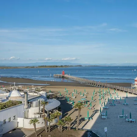 Lägenhet La Terrazza Sul Faro Lignano Sabbiadoro